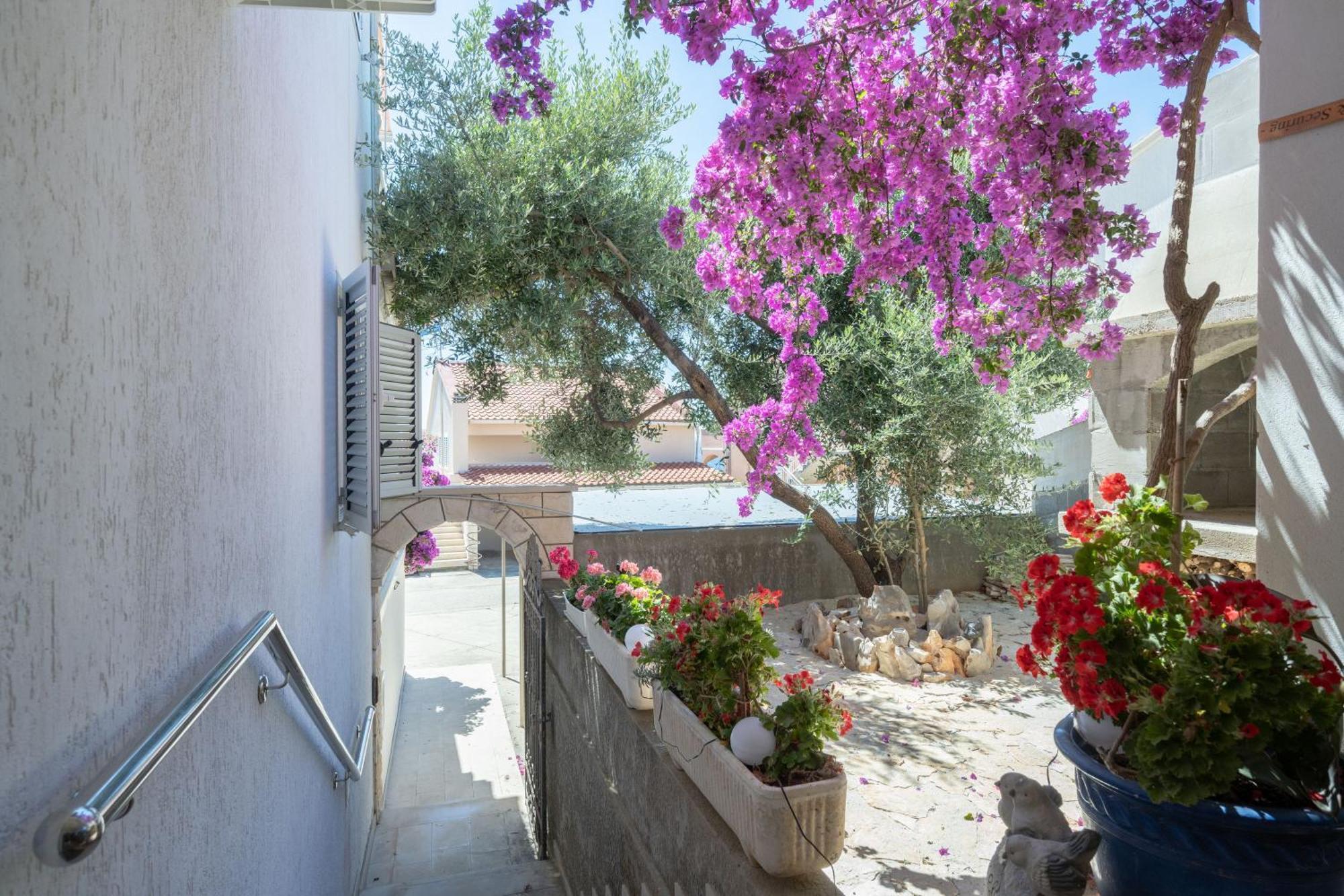 Apartmani Marelic - Sun Beach Zavalatica Bagian luar foto