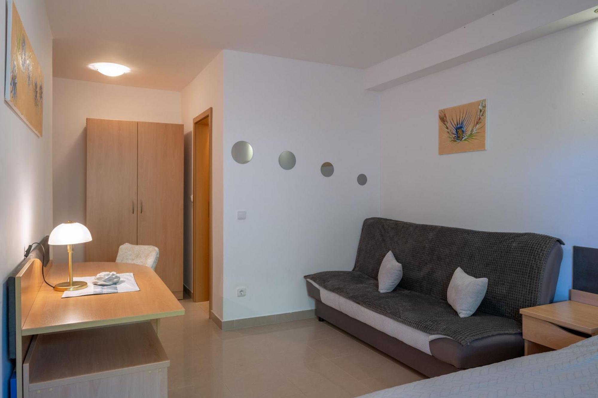 Apartmani Marelic - Sun Beach Zavalatica Bagian luar foto