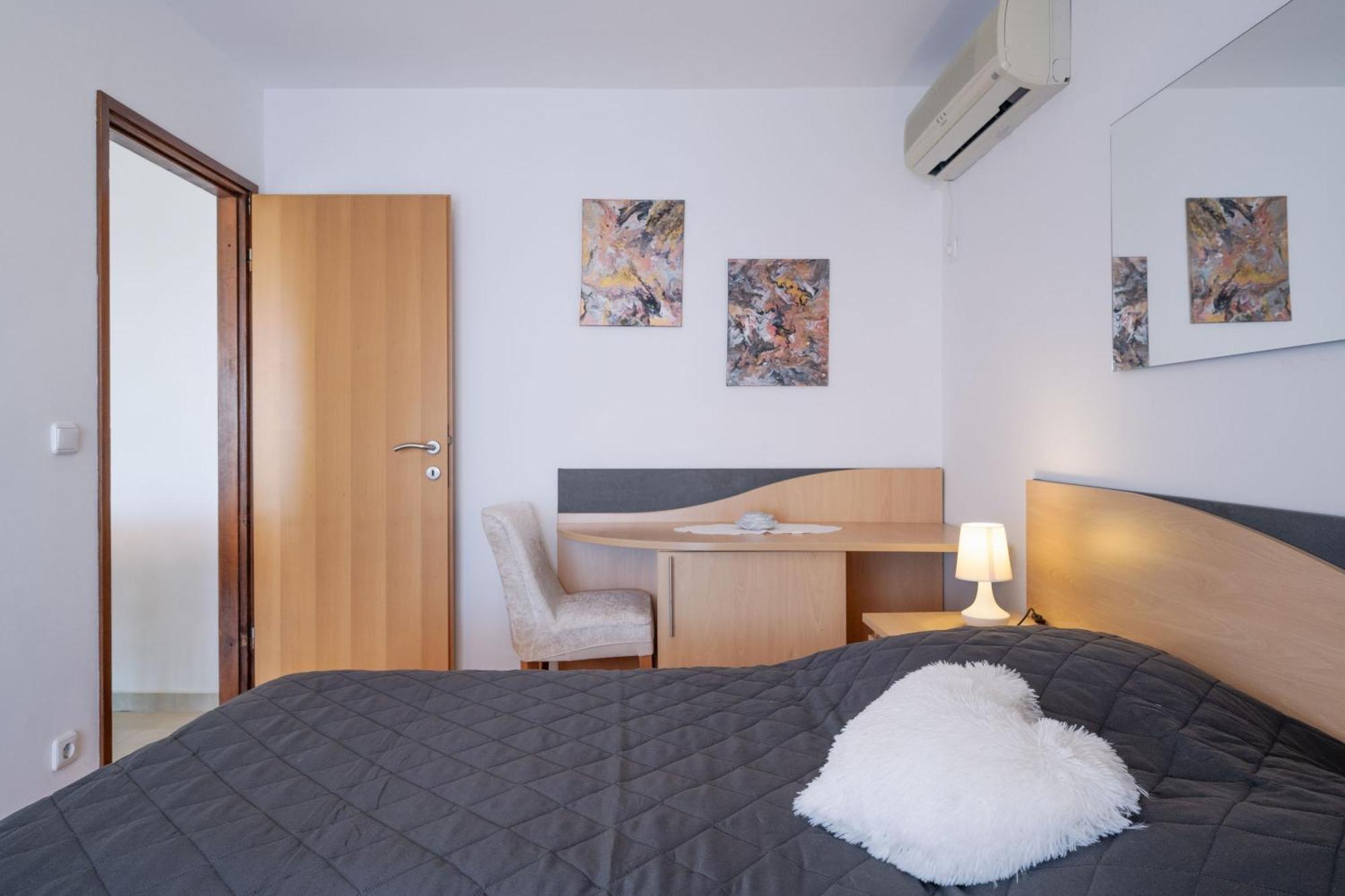 Apartmani Marelic - Sun Beach Zavalatica Bagian luar foto