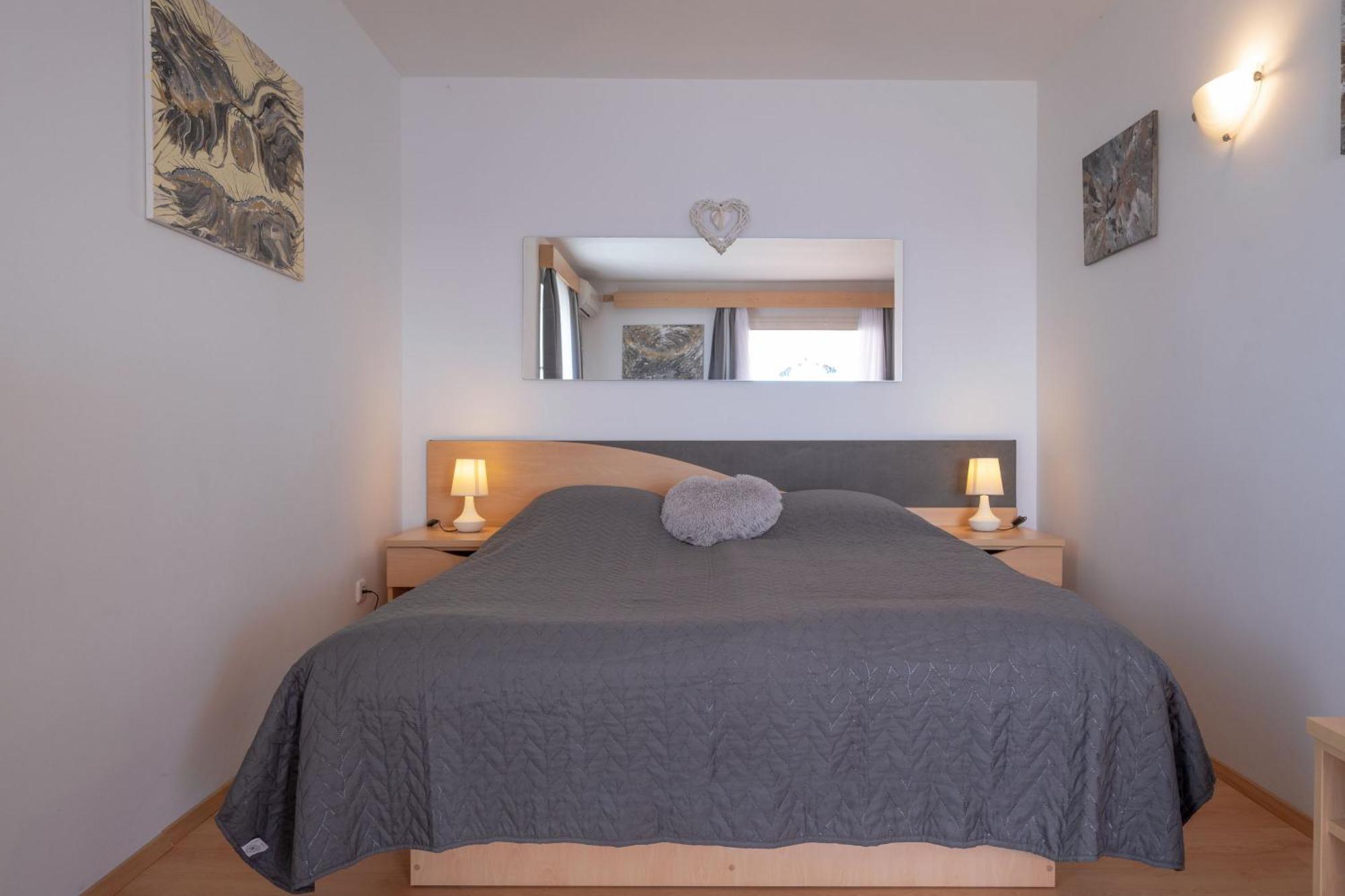 Apartmani Marelic - Sun Beach Zavalatica Bagian luar foto