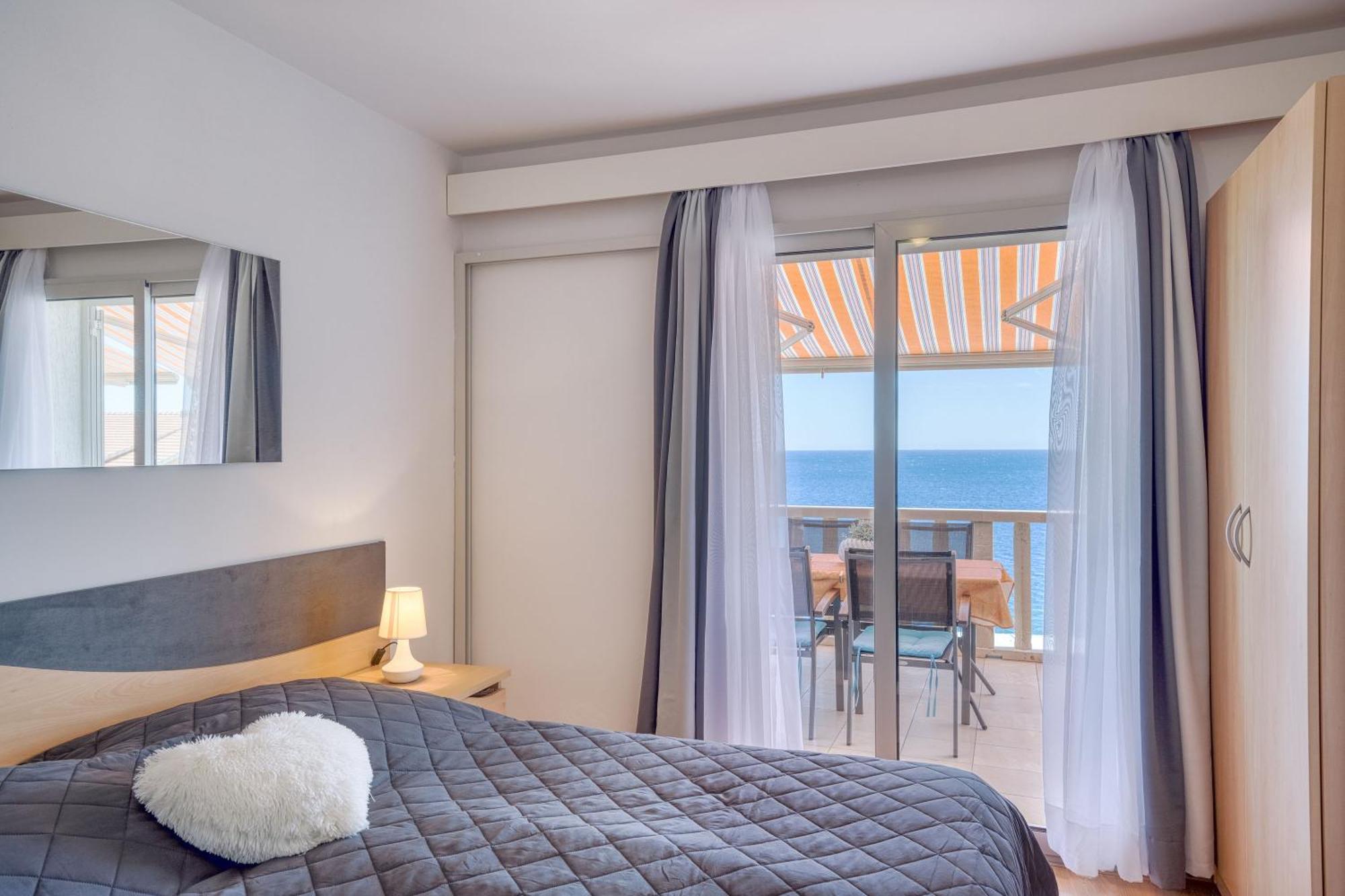Apartmani Marelic - Sun Beach Zavalatica Bagian luar foto