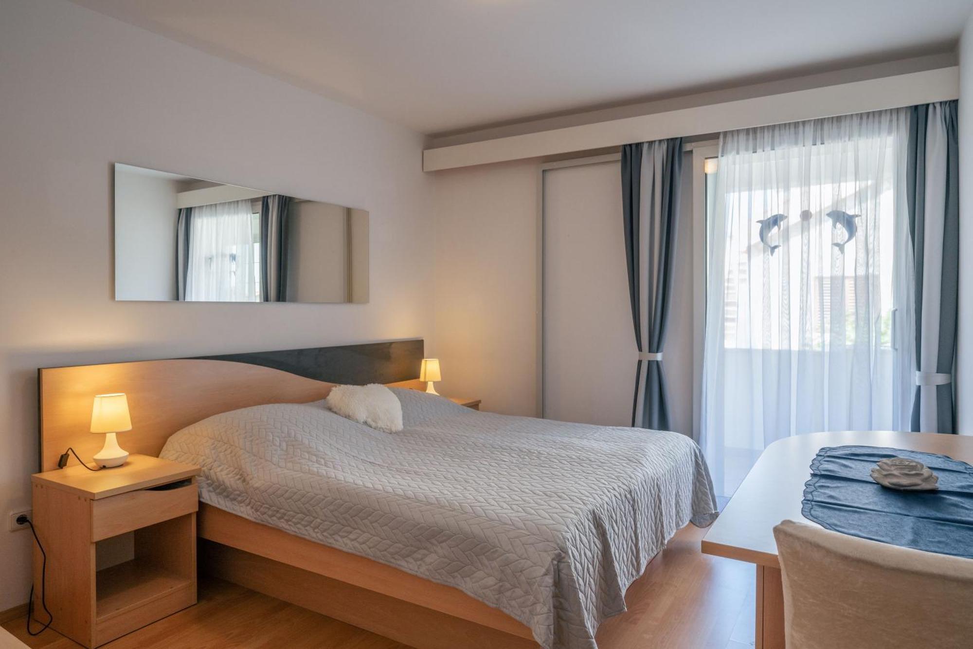 Apartmani Marelic - Sun Beach Zavalatica Bagian luar foto