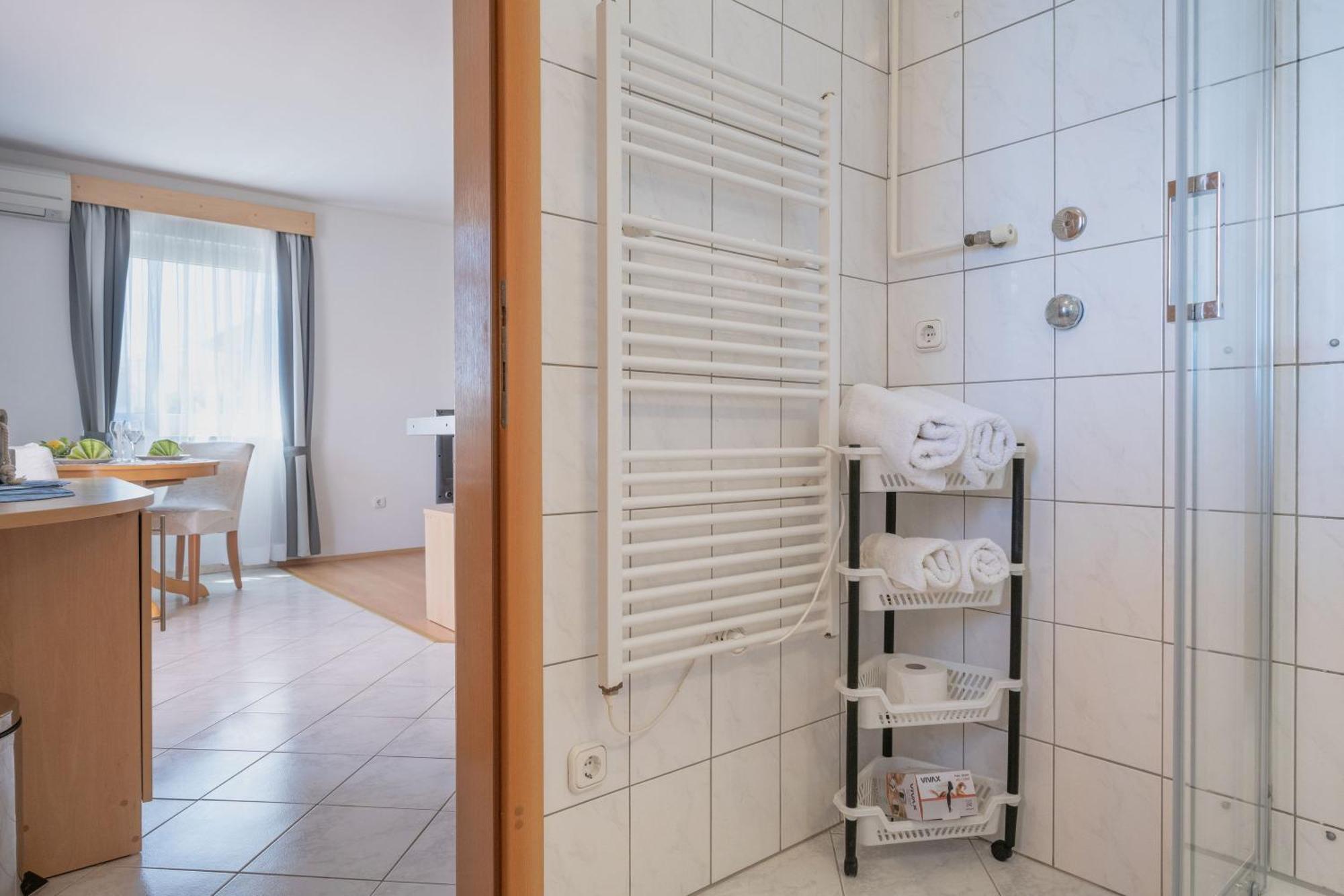 Apartmani Marelic - Sun Beach Zavalatica Bagian luar foto